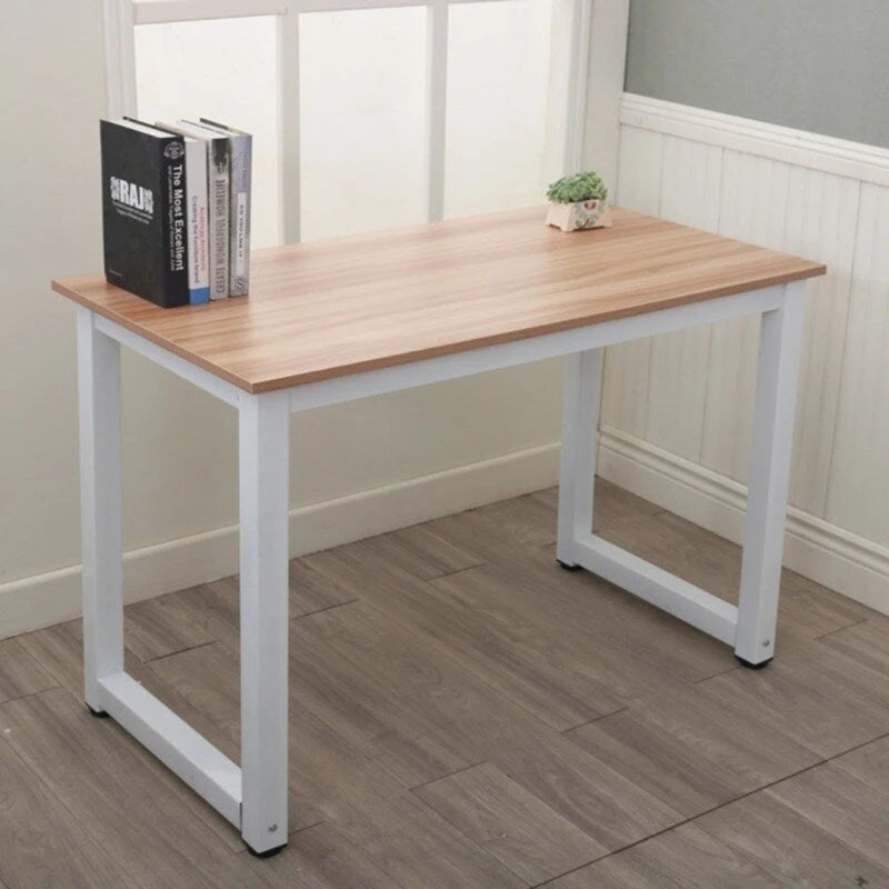 Bureau d'ordinateur en bois de style simple
